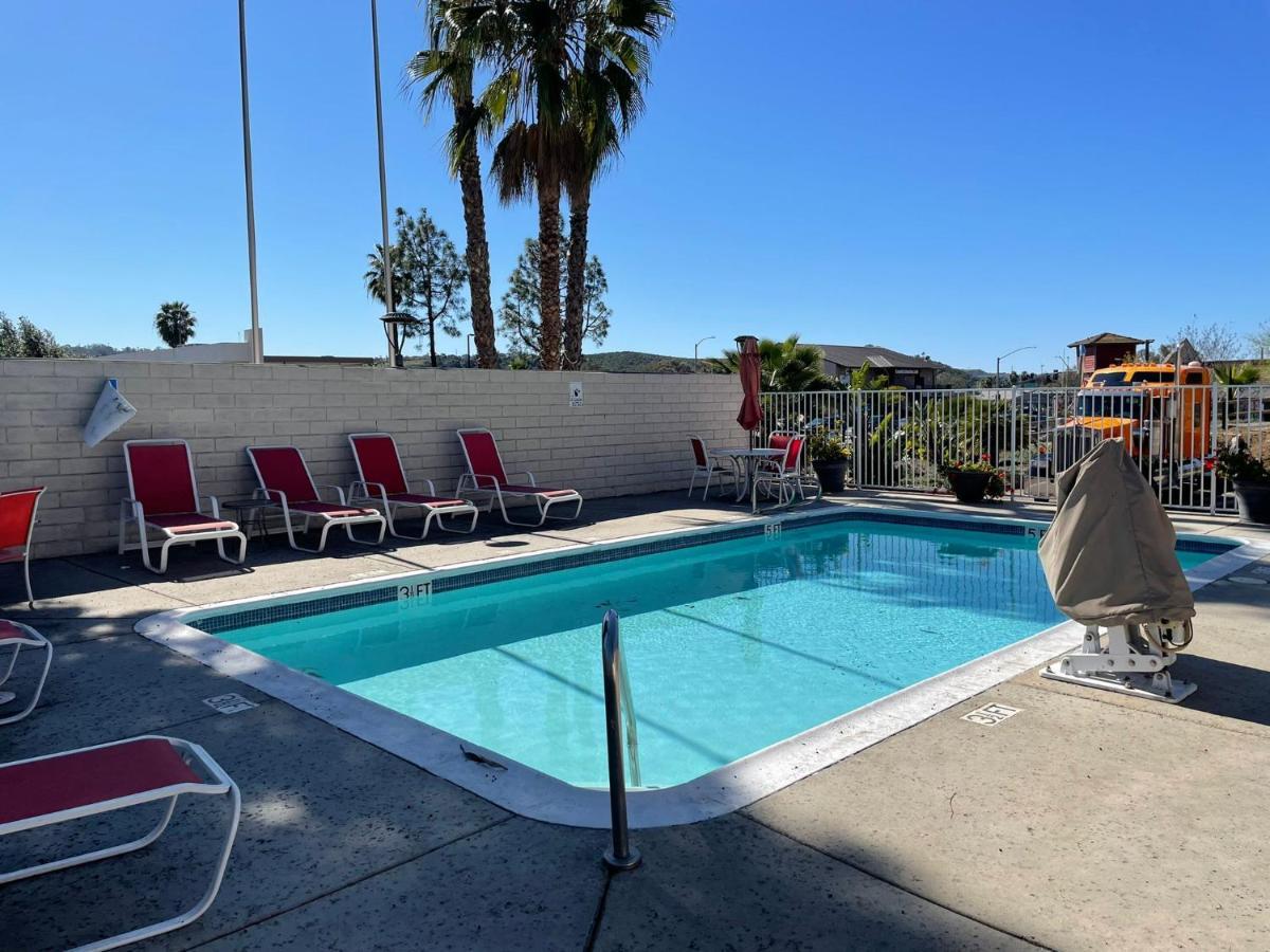 Ramada By Wyndham San Diego Poway Miramar Exterior photo