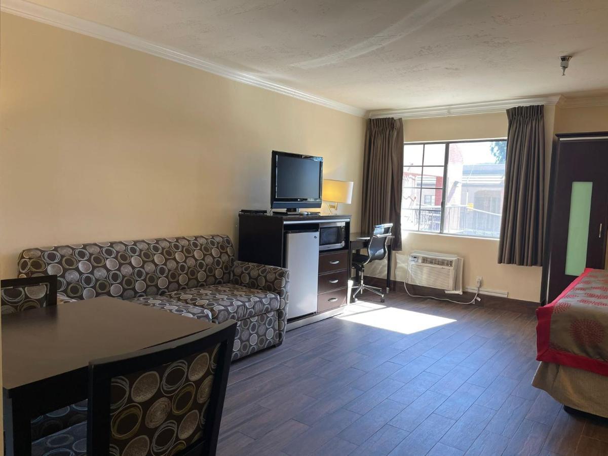 Ramada By Wyndham San Diego Poway Miramar Exterior photo
