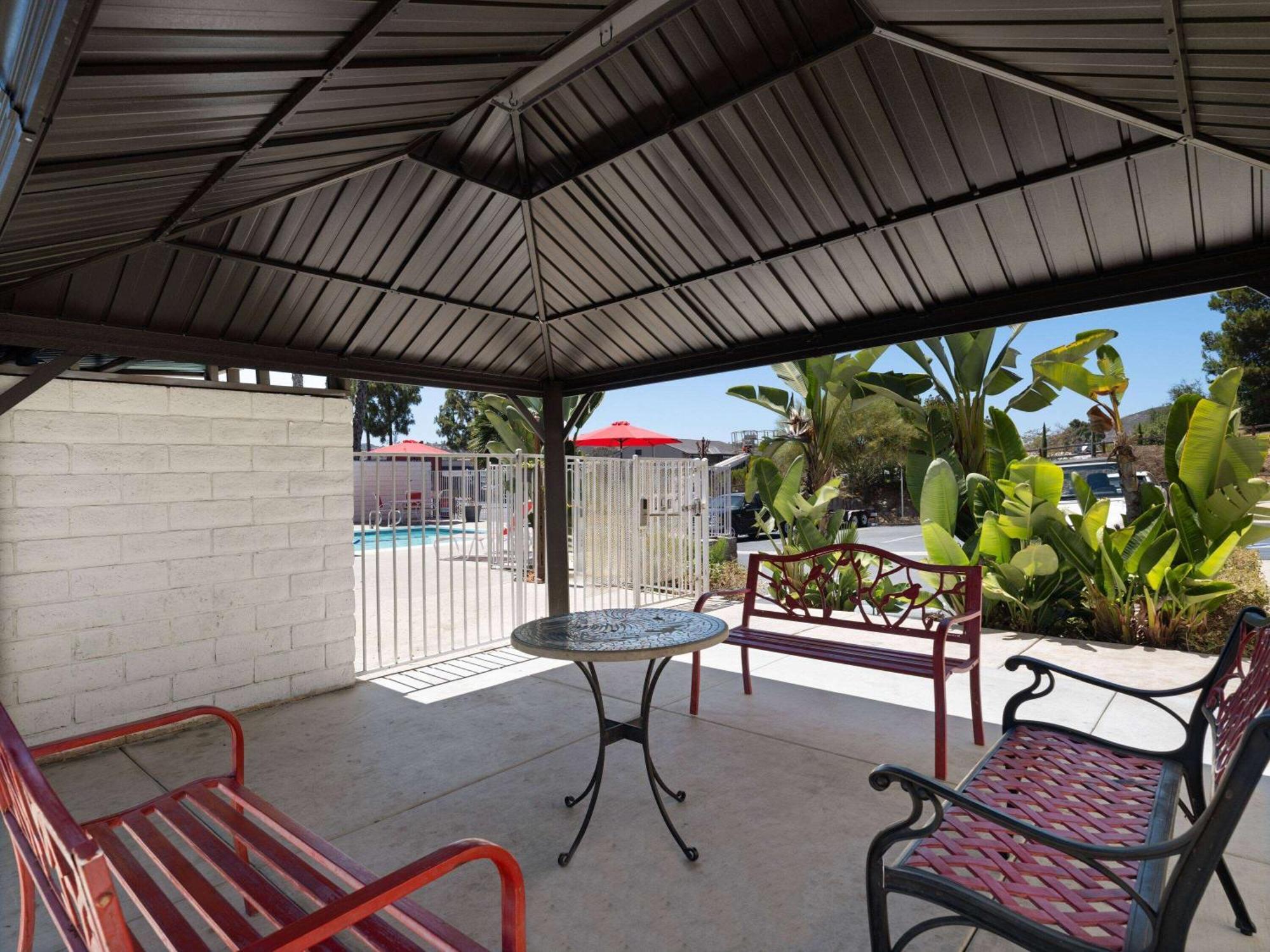 Ramada By Wyndham San Diego Poway Miramar Exterior photo