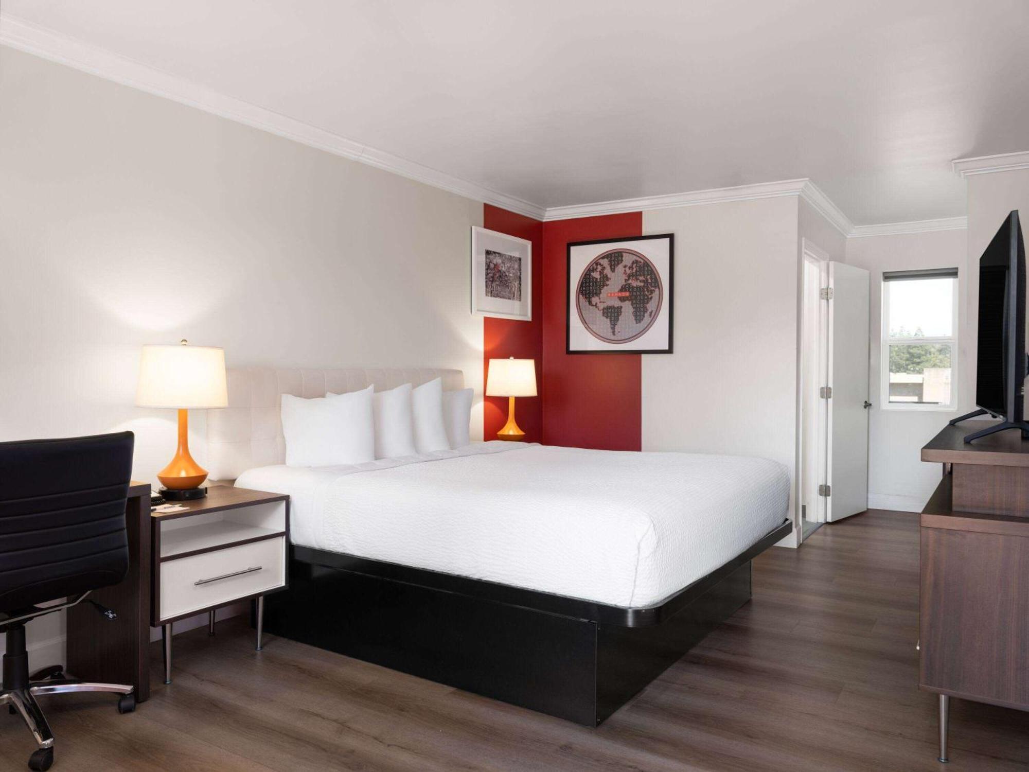 Ramada By Wyndham San Diego Poway Miramar Exterior photo