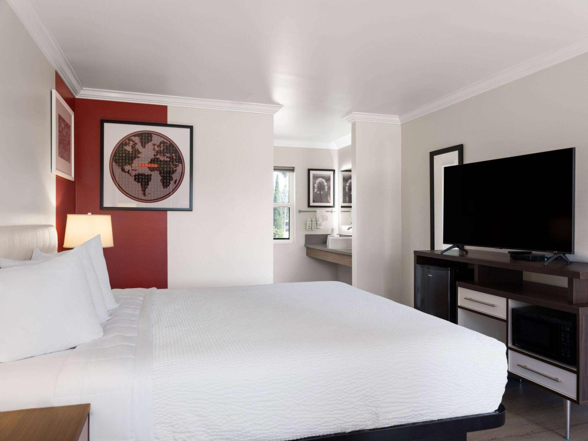 Ramada By Wyndham San Diego Poway Miramar Exterior photo
